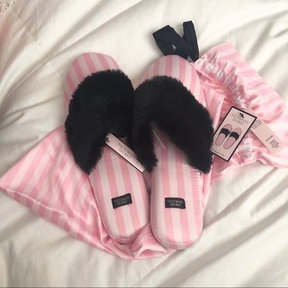 Victoria’s Secret Striped Slippers with pouch - Picture 2 of 6